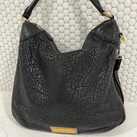 Marc Jacob’s Pebbled black leather, 2 tone zippers . A classic with an edge. - Picture 4 of 4